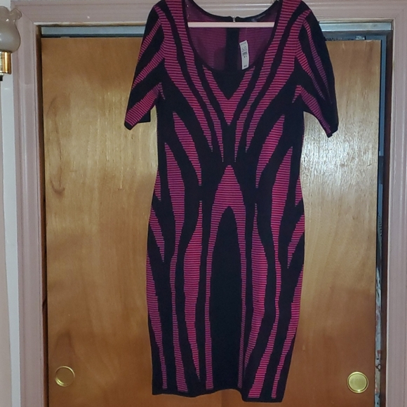 Ashley Stewart's short sleeves weather dress - Picture 2 of 8